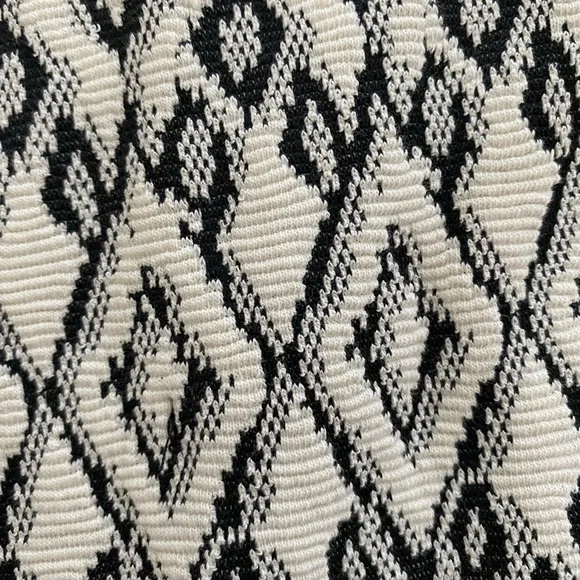 Philosophy Silver Diamond Pattern Knit Sweater - NWT Size M - Picture 8 of 9